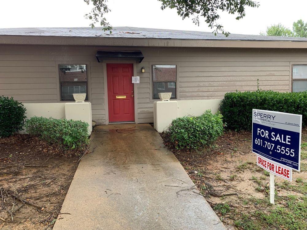 OPPORTUNITY ZONE PROPERTY - 10,975+/- SF Office Building near County Courthouse: 3390 N Liberty St, Canton, MS 39046